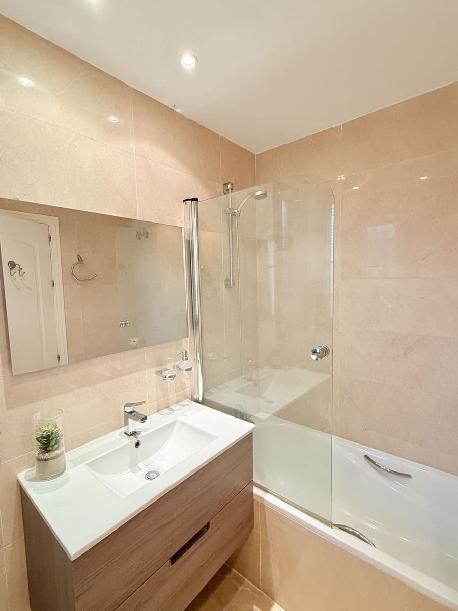 2 sovrum Lägenhet till salu i Benahavis med pool garage - 465 000 € (Ref: 10125964)