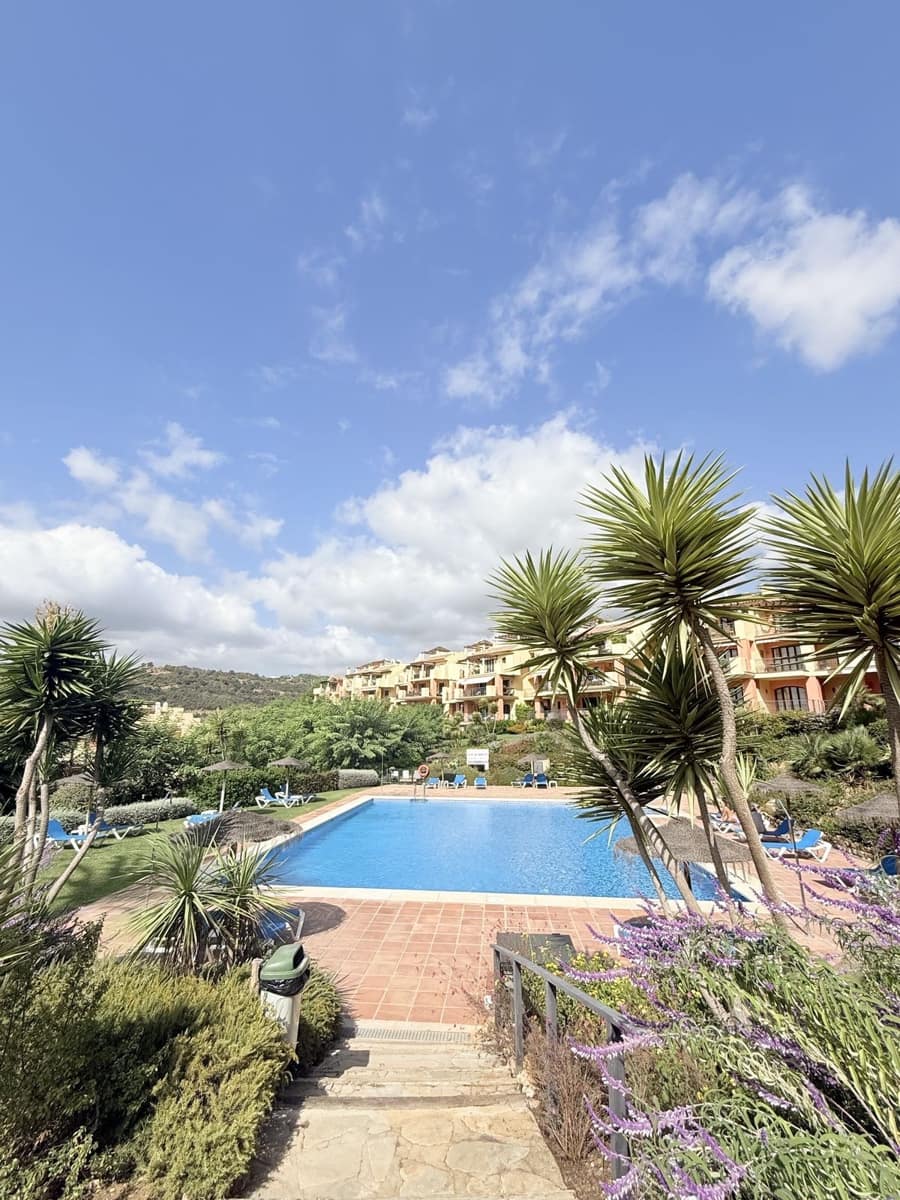 2 sovrum Lägenhet till salu i Benahavis med pool garage - 465 000 € (Ref: 10125964)
