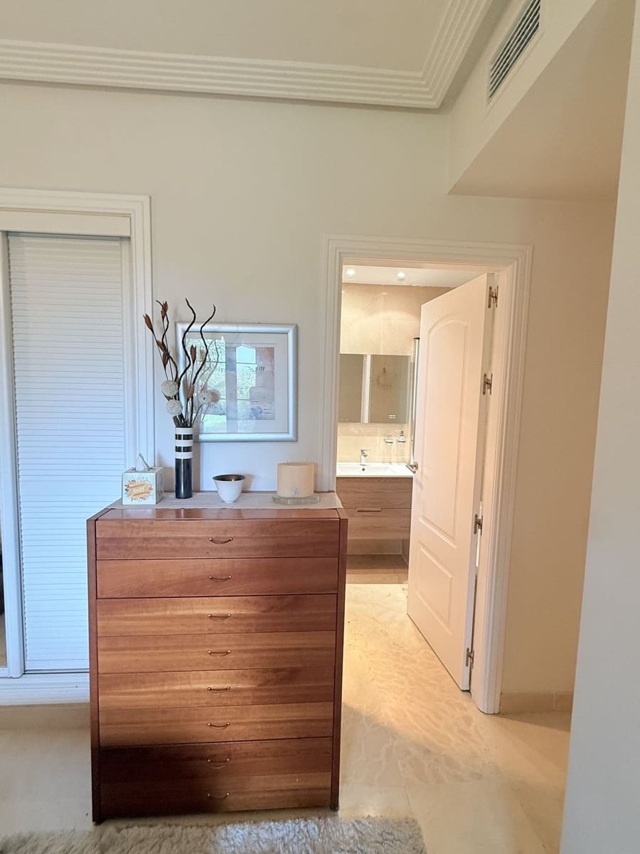 2 sovrum Lägenhet till salu i Benahavis med pool garage - 465 000 € (Ref: 10125964)