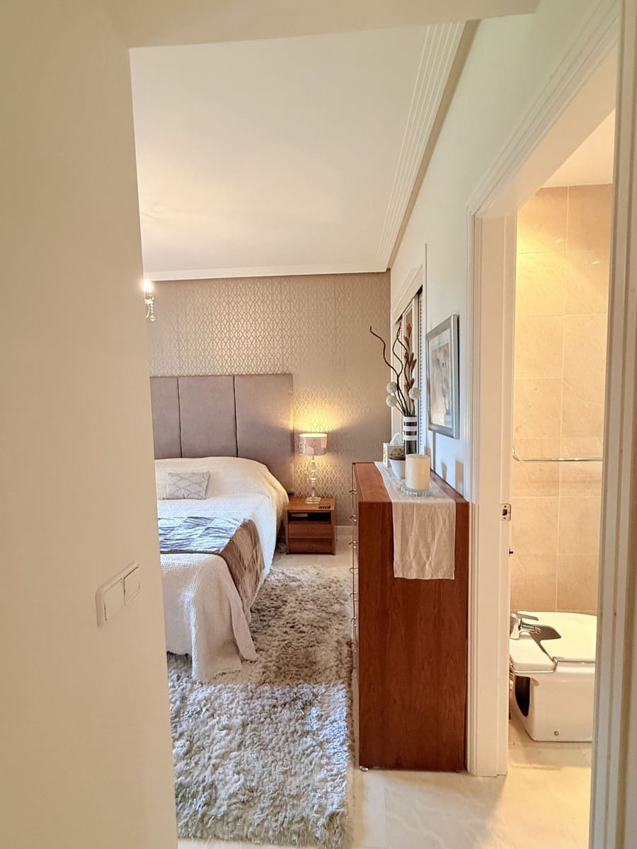 2 sovrum Lägenhet till salu i Benahavis med pool garage - 465 000 € (Ref: 10125964)