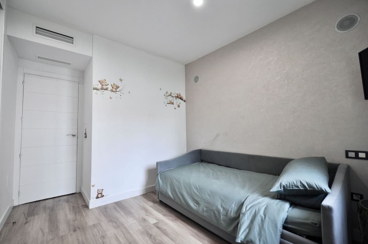 Apartamento de 2 habitaciones en El Paraiso en venta con piscina garaje - 495.000 € (Ref: 10125965)