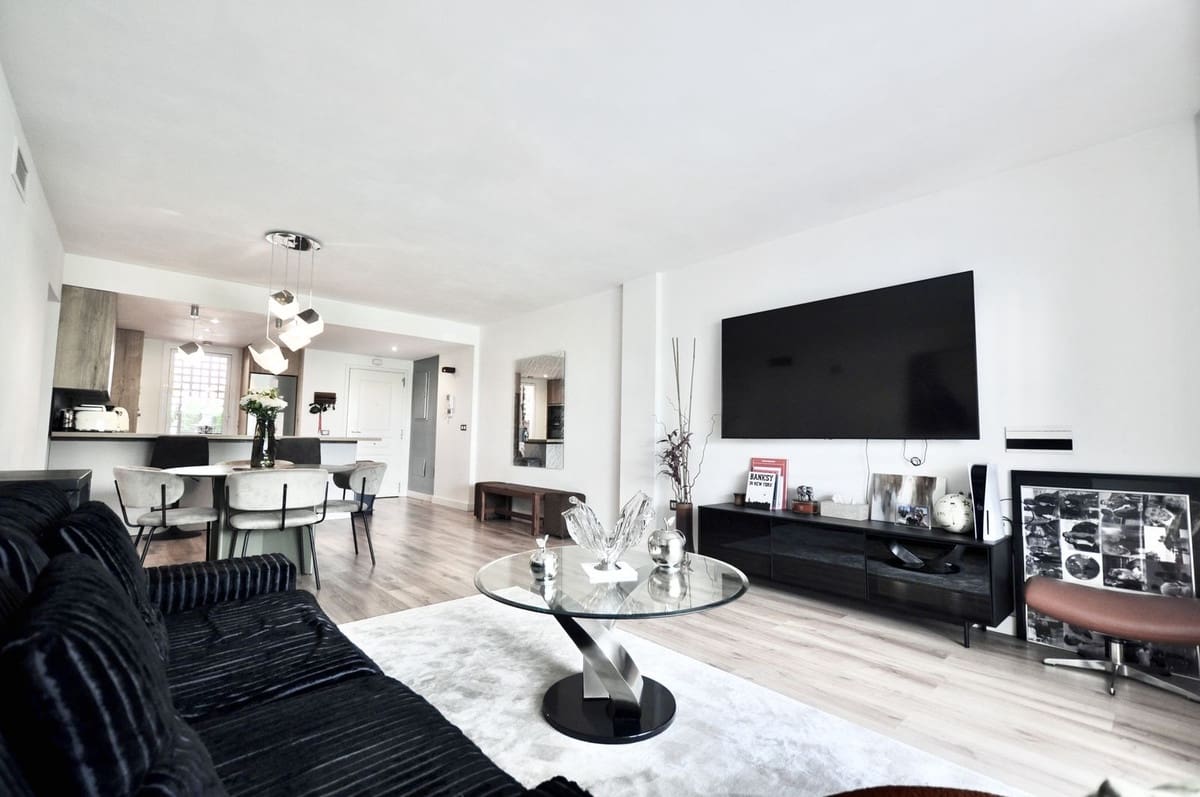 Apartamento de 2 habitaciones en El Paraiso en venta con piscina garaje - 495.000 € (Ref: 10125965)
