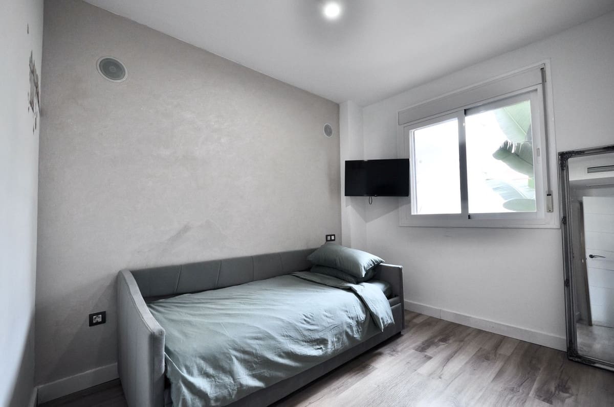 Apartamento de 2 habitaciones en El Paraiso en venta con piscina garaje - 495.000 € (Ref: 10125965)