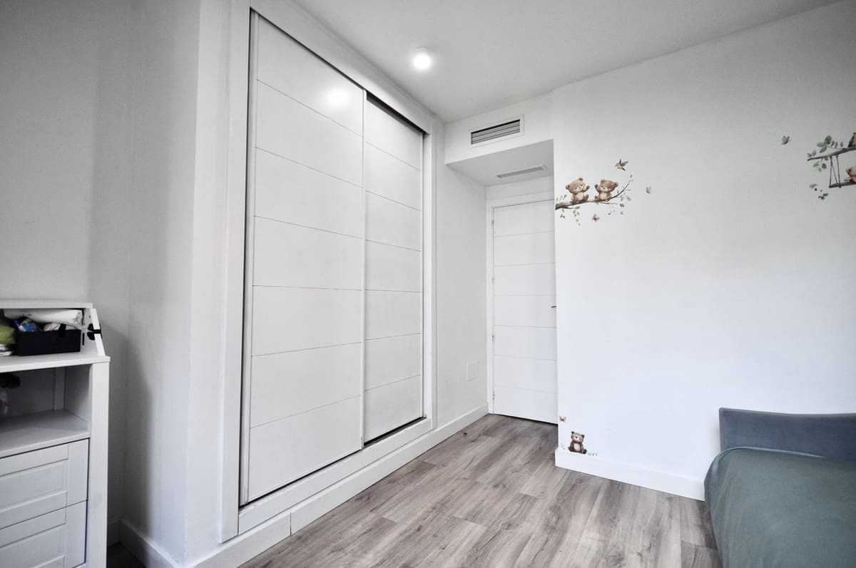 Apartamento de 2 habitaciones en El Paraiso en venta con piscina garaje - 495.000 € (Ref: 10125965)