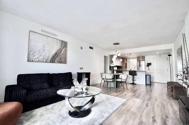 2 slaapkamer Appartement te koop in El Paraiso, Estepona met zwembad garage - € 495.000 (Ref: 10125965)