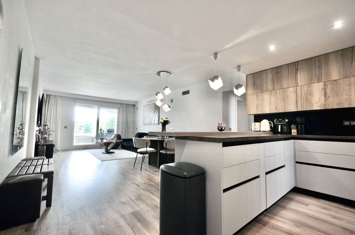 Apartamento de 2 habitaciones en El Paraiso en venta con piscina garaje - 495.000 € (Ref: 10125965)