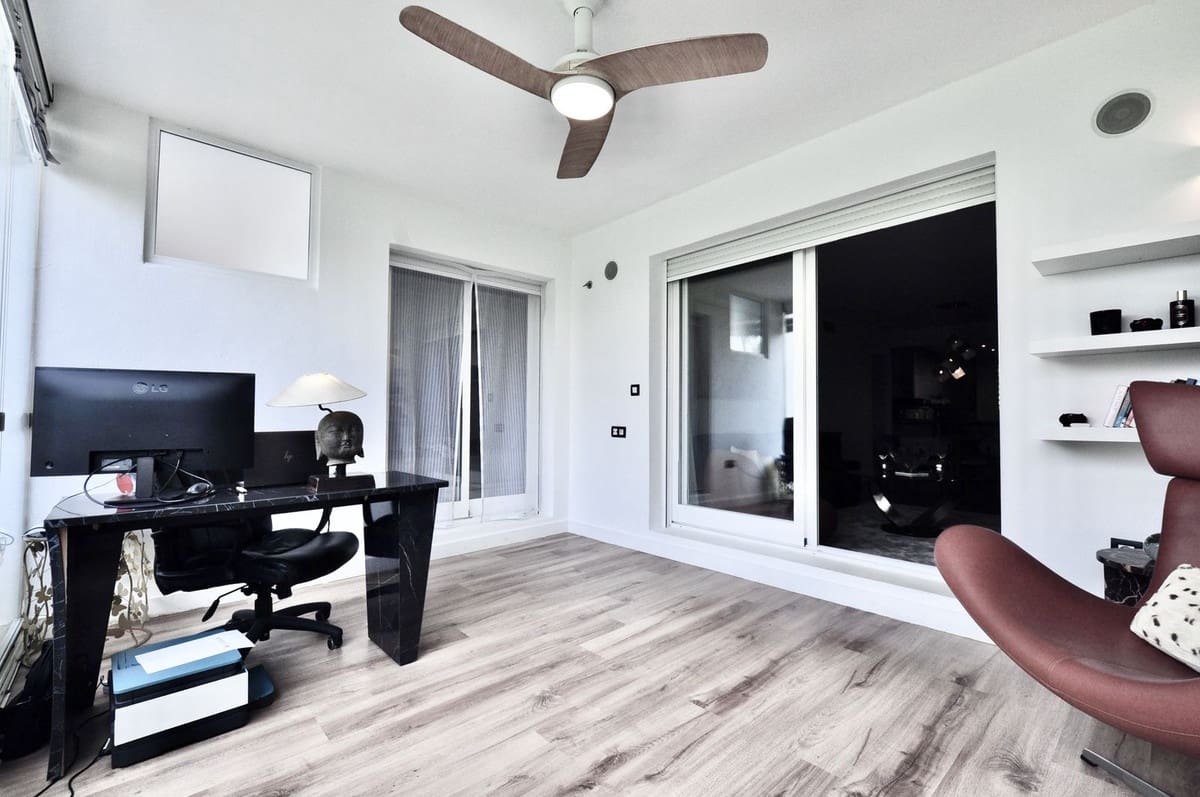 Apartamento de 2 habitaciones en El Paraiso en venta con piscina garaje - 495.000 € (Ref: 10125965)
