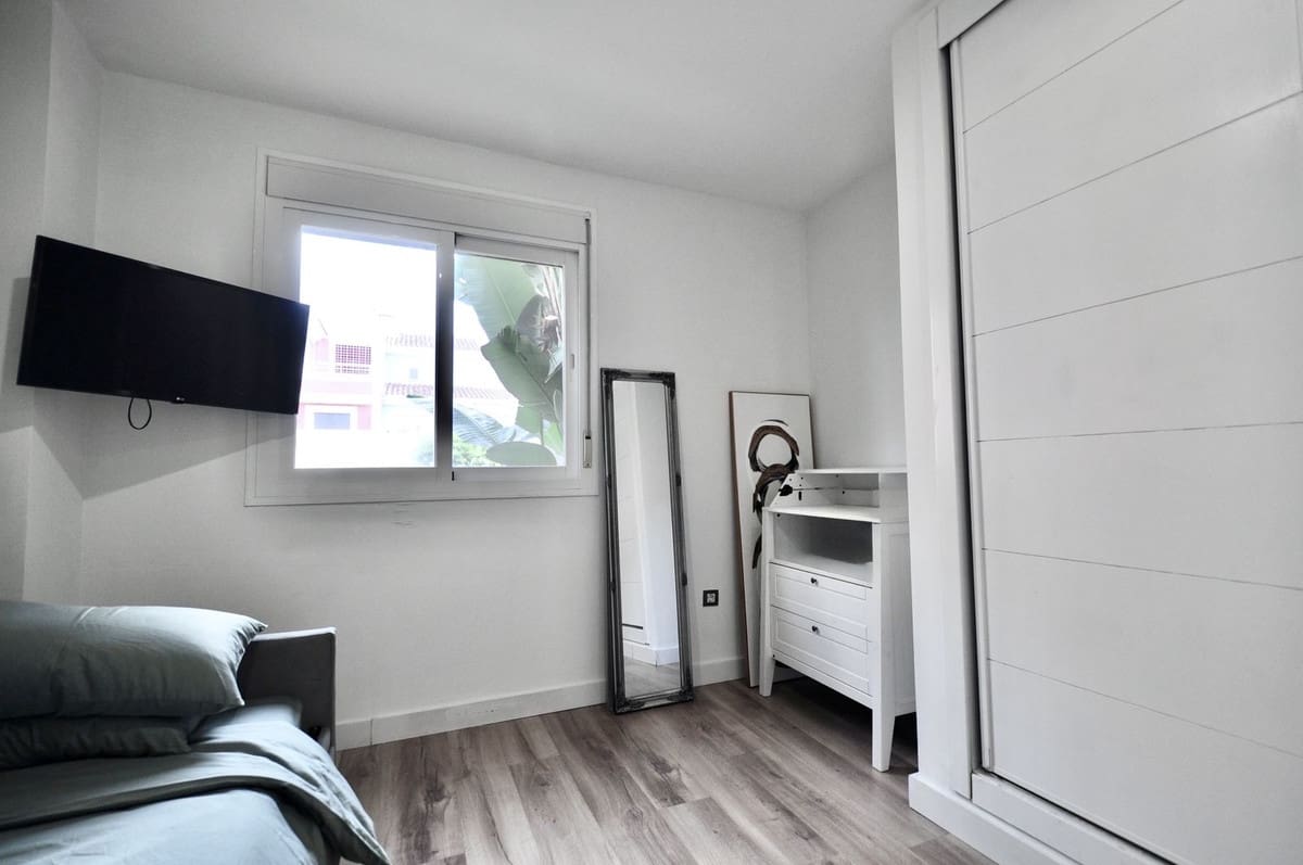 Apartamento de 2 habitaciones en El Paraiso en venta con piscina garaje - 495.000 € (Ref: 10125965)