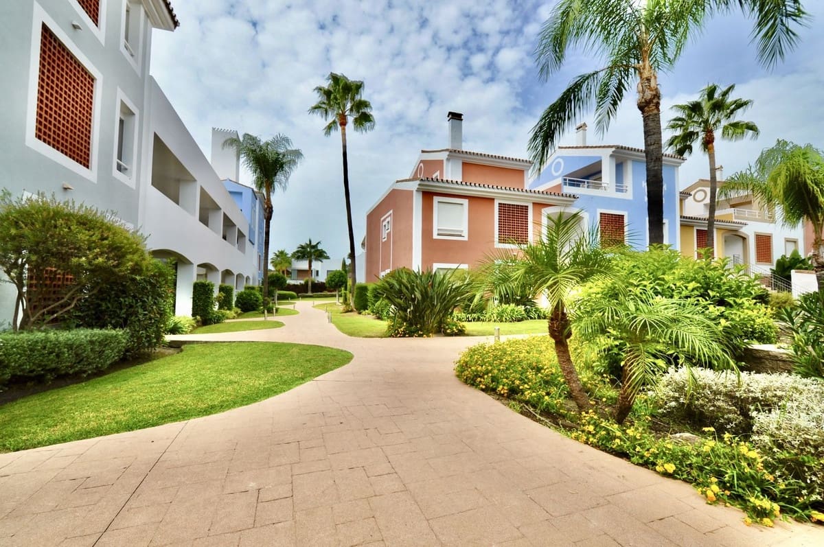 Apartamento de 2 habitaciones en El Paraiso en venta con piscina garaje - 495.000 € (Ref: 10125965)
