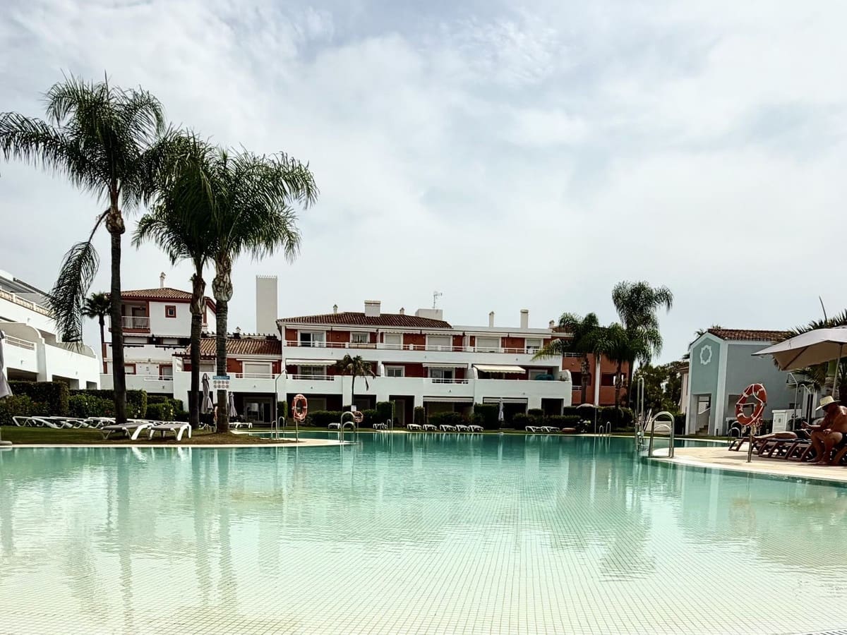 Apartamento de 2 habitaciones en El Paraiso en venta con piscina garaje - 495.000 € (Ref: 10125965)
