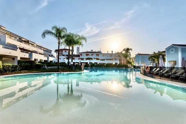 2 soverom Leilighet til salgs i El Paraiso, Estepona med svømmebasseng garasje - € 495 000 (Ref: 10125965)