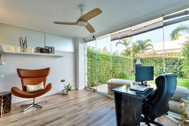 2 soverom Leilighet til salgs i El Paraiso, Estepona med svømmebasseng garasje - € 495 000 (Ref: 10125965)