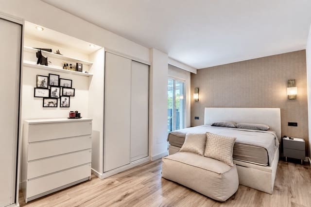 2 soverom Leilighet til salgs i El Paraiso, Estepona med svømmebasseng garasje - € 495 000 (Ref: 10125965)