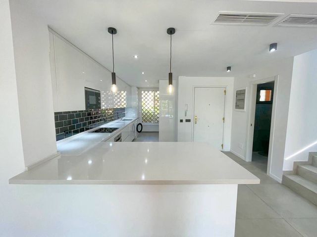 3 chambre Maison de Ville à vendre à El Paraíso, Benahavís avec piscine garage - 585 000 € (Ref: 10125979)