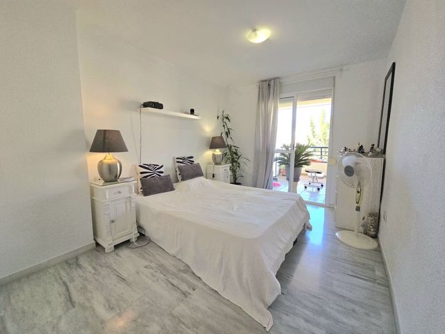 2 chambre Appartement à vendre à Benalmadena Costa, Benalmádena avec piscine garage - 365 000 € (Ref: 10125989)