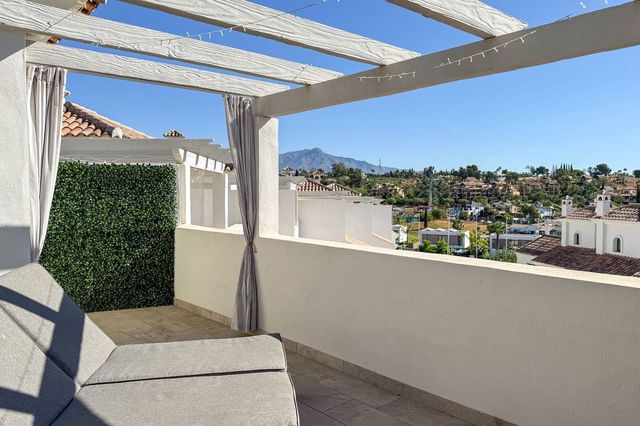 3 chambre Maison de Ville à vendre à El Paraiso, Estepona avec piscine garage - 549 000 € (Ref: 10125992)