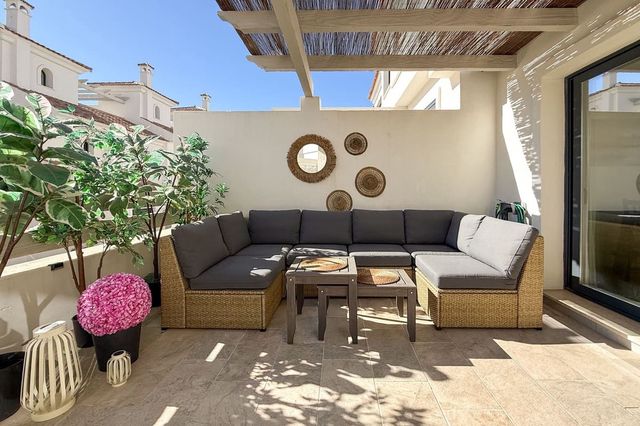 3 chambre Maison de Ville à vendre à El Paraiso, Estepona avec piscine garage - 549 000 € (Ref: 10125992)
