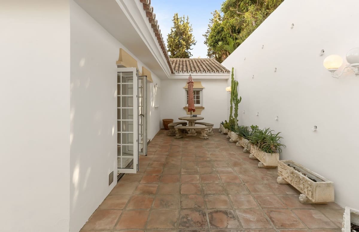 5 soverom Villa til salgs i Mijas med svømmebasseng - € 1 695 000 (Ref: 10126000)