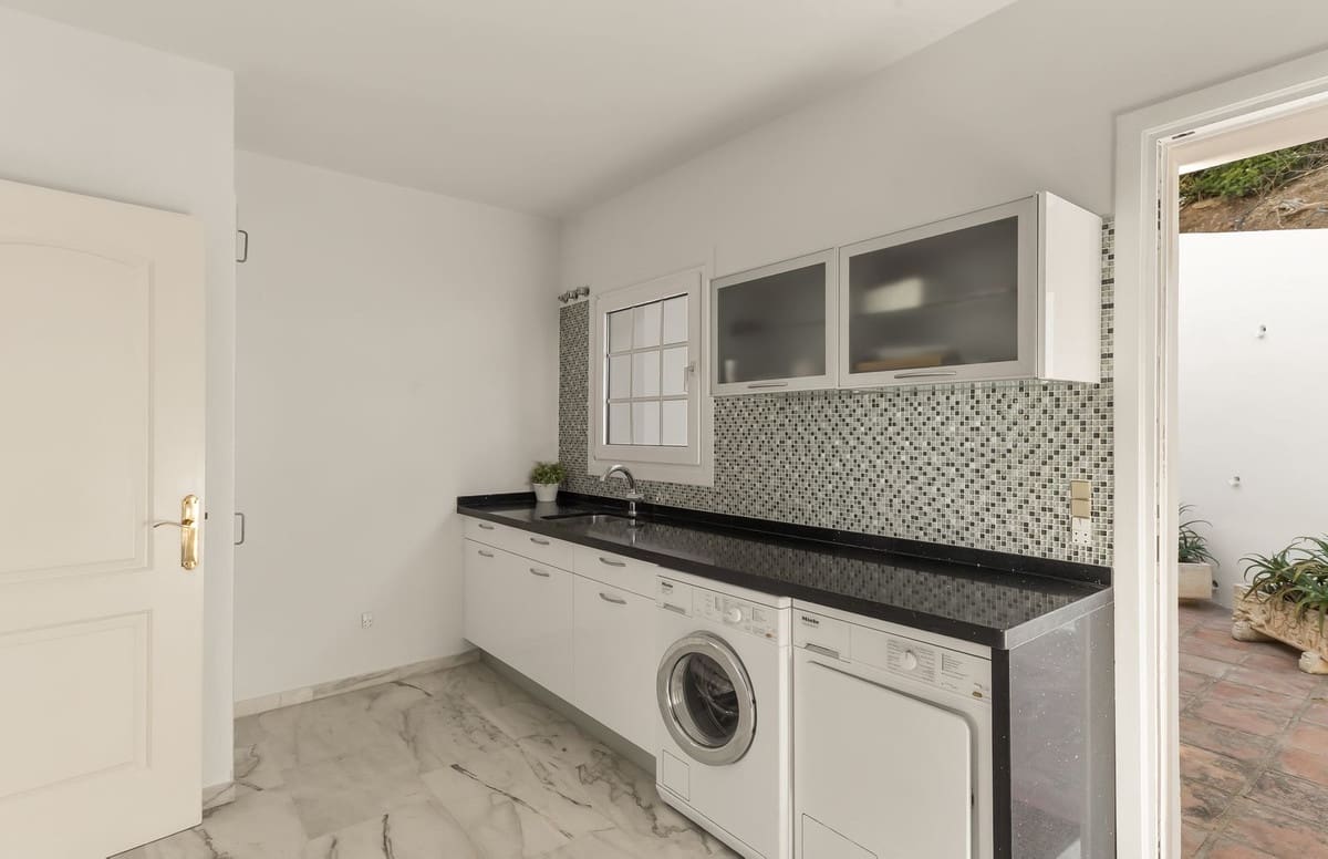 5 soverom Villa til salgs i Mijas med svømmebasseng - € 1 695 000 (Ref: 10126000)