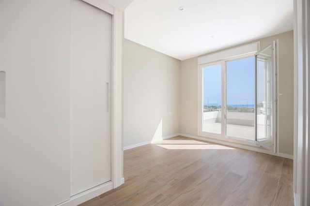 Apartamento de 4 habitaciones en Guadalmina Alta, Marbella en venta con piscina garaje - 995.000 € (Ref: 10126001)
