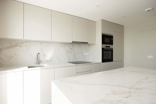 Apartamento de 4 habitaciones en Guadalmina Alta, Marbella en venta con piscina garaje - 995.000 € (Ref: 10126001)