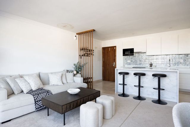 Apartamento de 3 habitaciones en El Paraíso, Benahavís en venta con garaje - 750.000 € (Ref: 10126002)