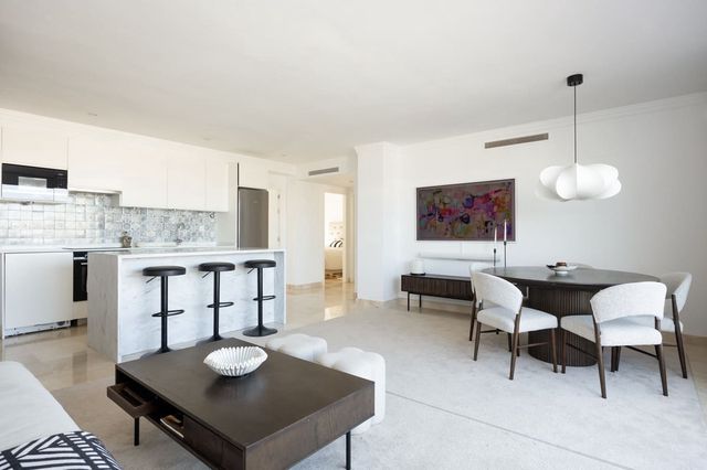 Apartamento de 3 habitaciones en El Paraíso, Benahavís en venta con garaje - 750.000 € (Ref: 10126002)