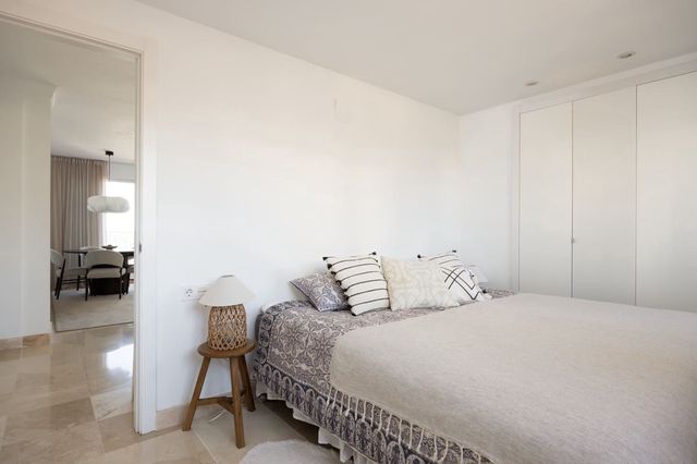 Apartamento de 3 habitaciones en El Paraíso, Benahavís en venta con garaje - 750.000 € (Ref: 10126002)