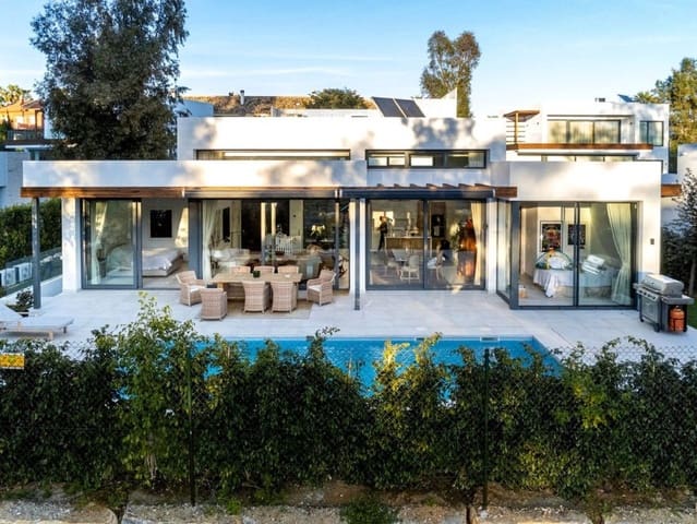4 makuuhuone Huvila myytävänä paikassa El Paraiso, Estepona mukana uima-altaan 
autotalli - 1 950 000 € (Ref: 10126636)