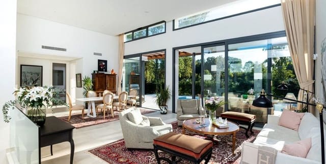 4 makuuhuone Huvila myytävänä paikassa El Paraiso, Estepona mukana uima-altaan 
autotalli - 1 950 000 € (Ref: 10126636)