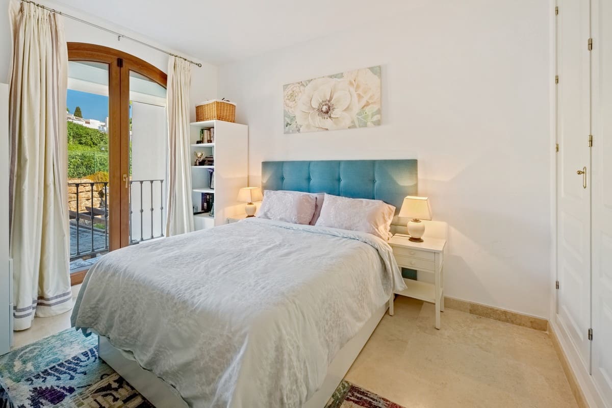 3 soverom Hus til salgs i El Paraiso med svømmebasseng garasje - € 825 000 (Ref: 10126645)