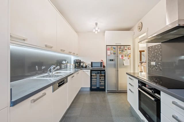 3 soverom Hus til salgs i El Paraiso, Estepona med svømmebasseng garasje - € 825 000 (Ref: 10126645)