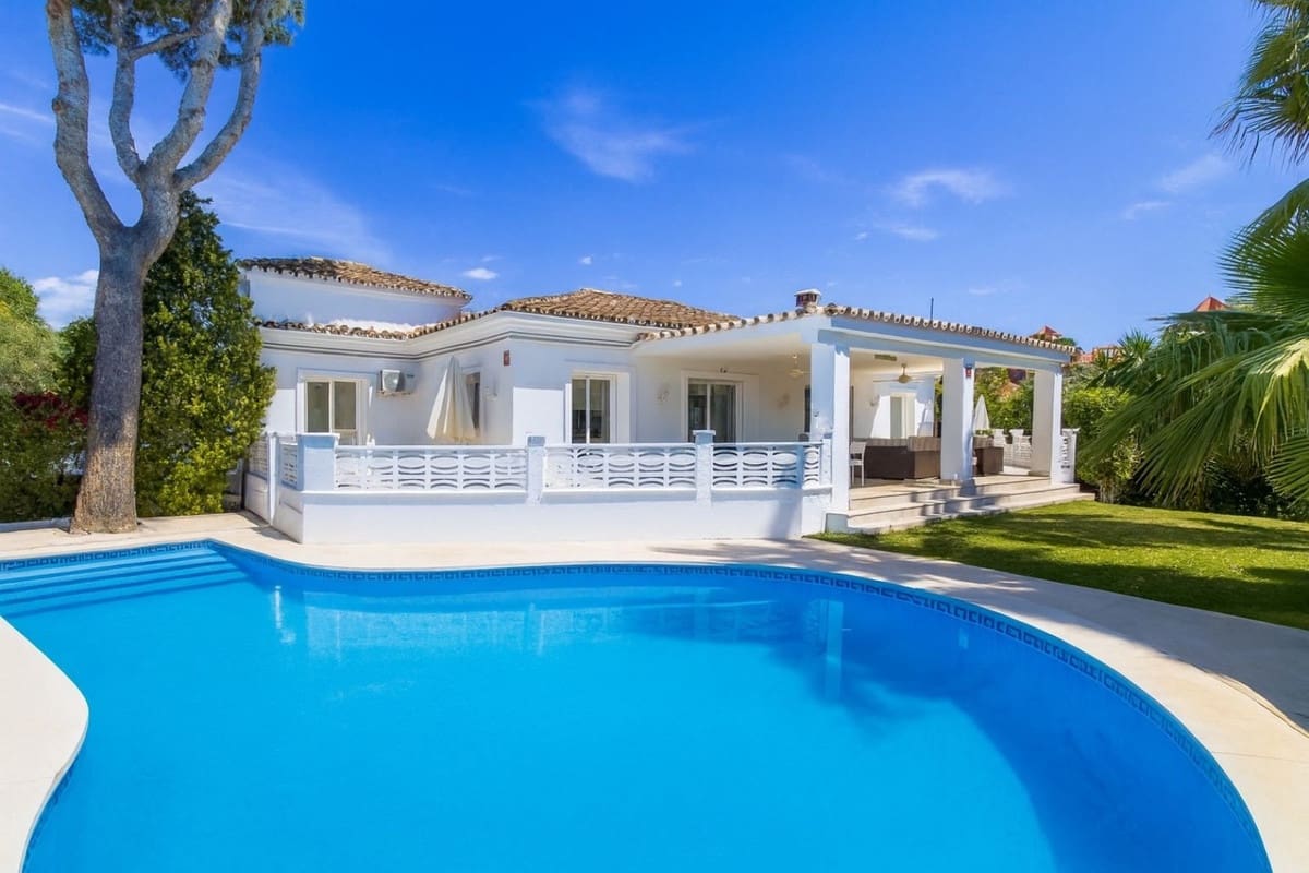 3 sovrum Villa till salu i Marbella med pool garage - 1 349 000 € (Ref: 10126652)