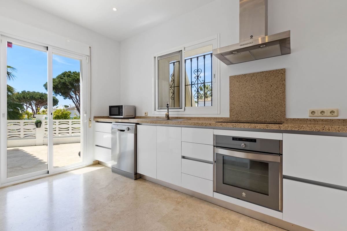 3 sovrum Villa till salu i Marbella med pool garage - 1 349 000 € (Ref: 10126652)