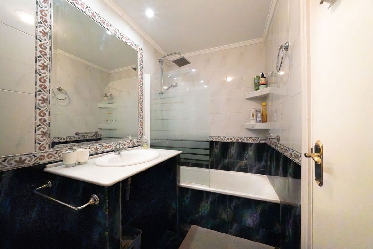 2 sovrum Lägenhet till salu i Malaga stad - 272 000 € (Ref: 10126663)