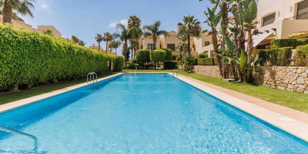 Casa de 2 habitaciones en Roda en venta con piscina garaje - 235.000 € (Ref: 10126679)