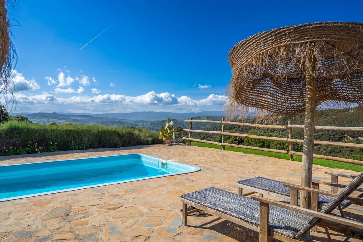 6 bedroom Villa for sale in Casares with pool garage - € 1,850,000 (Ref: 10126707)
