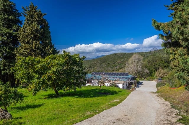 6 bedroom Villa for sale in Casares with pool garage - € 1,850,000 (Ref: 10126707)