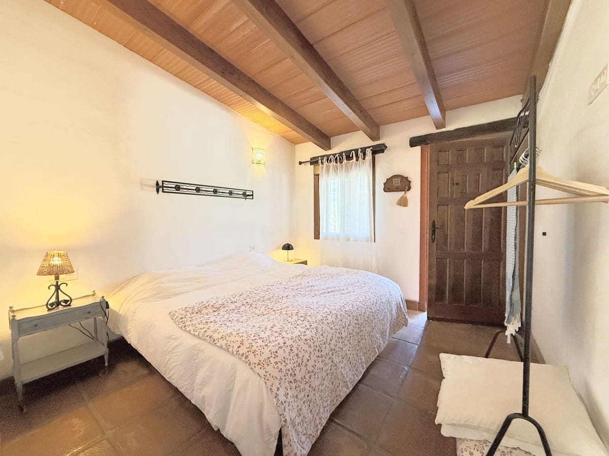 6 bedroom Villa for sale in Casares with pool garage - € 1,850,000 (Ref: 10126707)