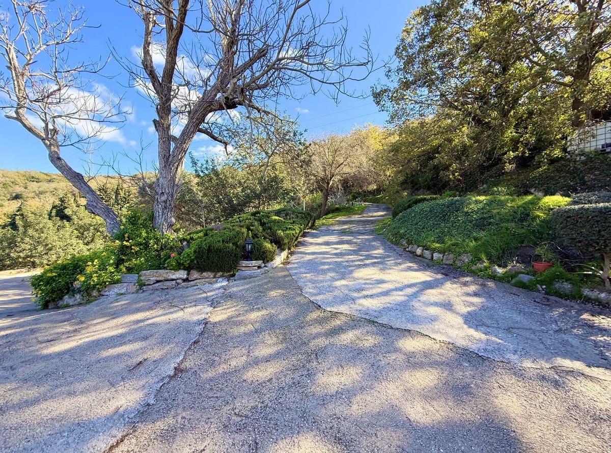 6 bedroom Villa for sale in Casares with pool garage - € 1,850,000 (Ref: 10126707)