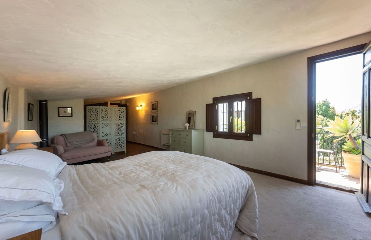 3 slaapkamer Finca/Landhuis te koop in Alhaurin el Grande met zwembad garage - € 845.000 (Ref: 10126715)