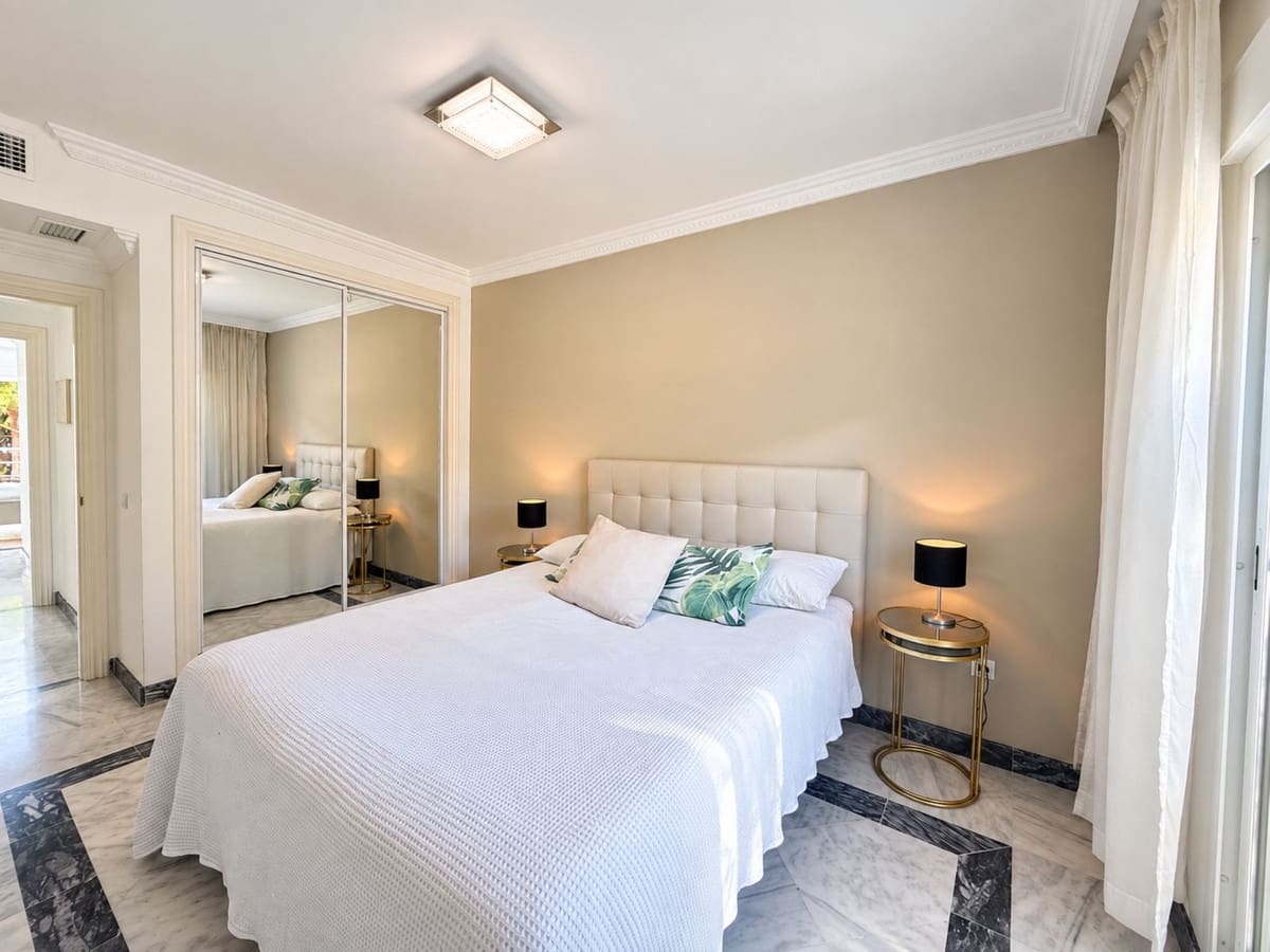 2 sypialnia Apartament na sprzedaż w Nueva Andalucia z basenem garażem - 425 000 € (Ref: 10126769)