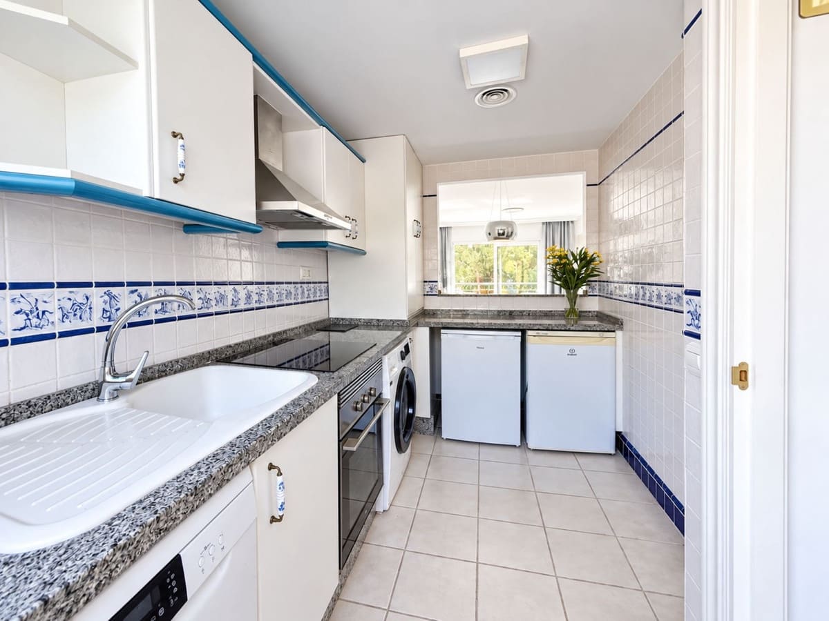 2 sypialnia Apartament na sprzedaż w Nueva Andalucia z basenem garażem - 425 000 € (Ref: 10126769)
