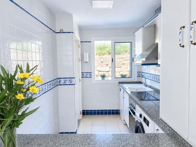 2 sypialnia Apartament na sprzedaż w Los Naranjos, Marbella z basenem garażem - 425 000 € (Ref: 10126769)