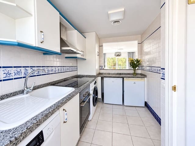 2 sypialnia Apartament na sprzedaż w Los Naranjos, Marbella z basenem garażem - 425 000 € (Ref: 10126769)