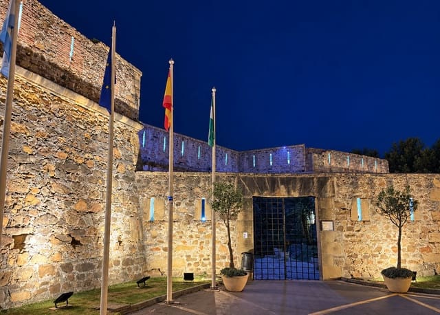 3 quarto Moradia para venda em Castillo de la Duquesa, Manilva com piscina - 900 000 € (Ref: 10126770)