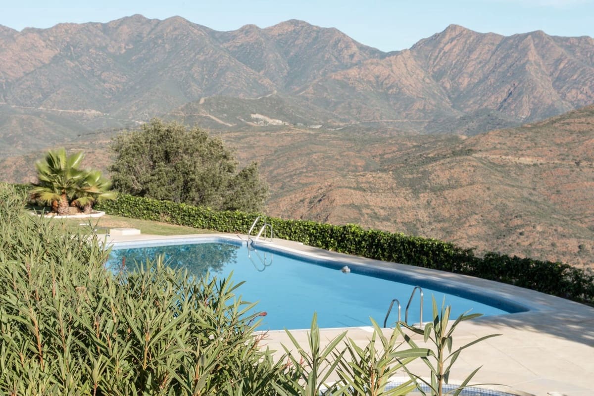 4 soveværelse Byhus til salg i Marbella med swimmingpool garage - € 695.000 (Ref: 10126788)