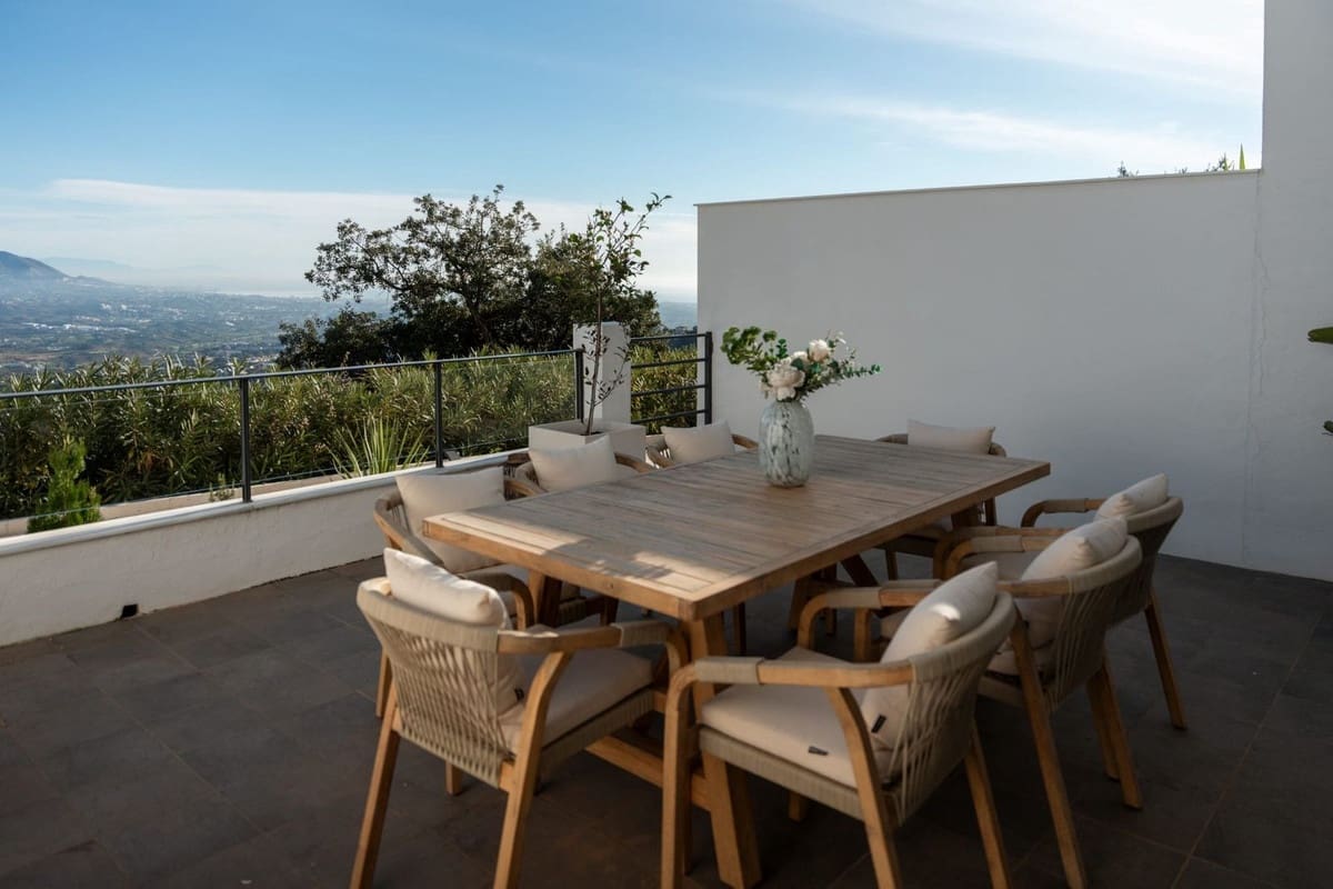 4 soveværelse Byhus til salg i Marbella med swimmingpool garage - € 695.000 (Ref: 10126788)
