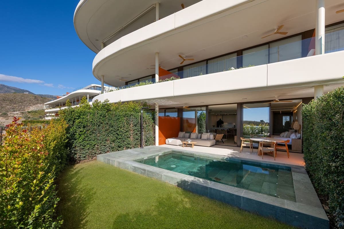 Apartamento de 2 habitaciones en Fuengirola en venta con piscina garaje - 685.000 € (Ref: 10126810)