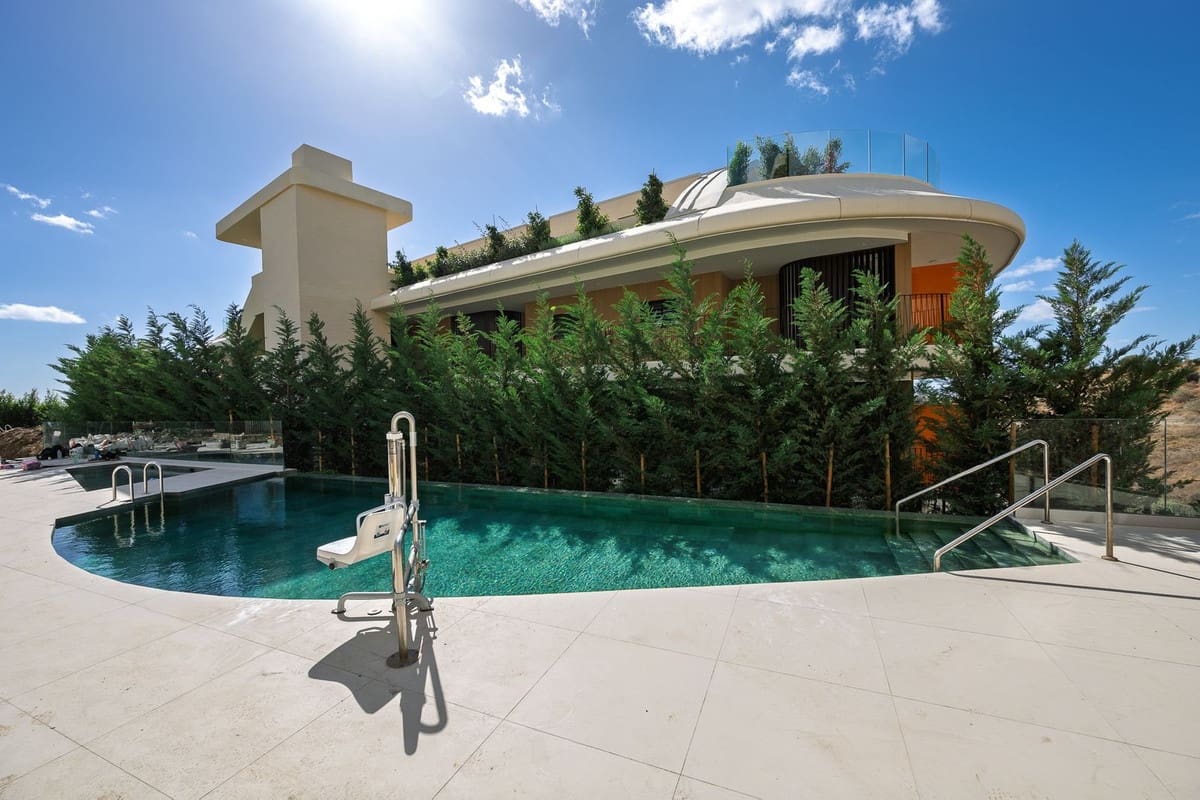 Apartamento de 2 habitaciones en Fuengirola en venta con piscina garaje - 685.000 € (Ref: 10126810)
